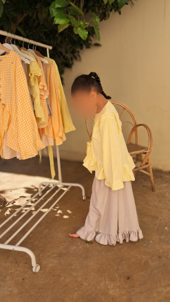 Alternative view of ensemble fille brin d'enfance